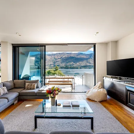 Lakefront View Apartment With Sauna